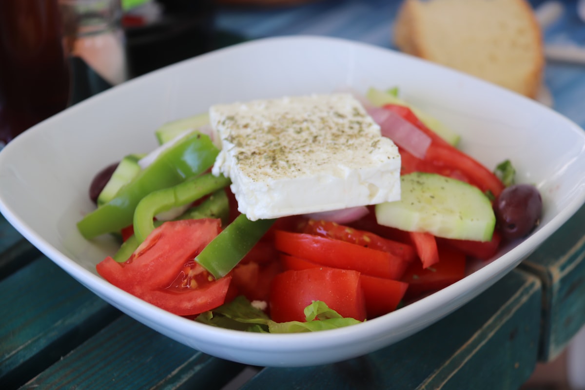Dieta Mediterranea con alimenti freschi e colorati